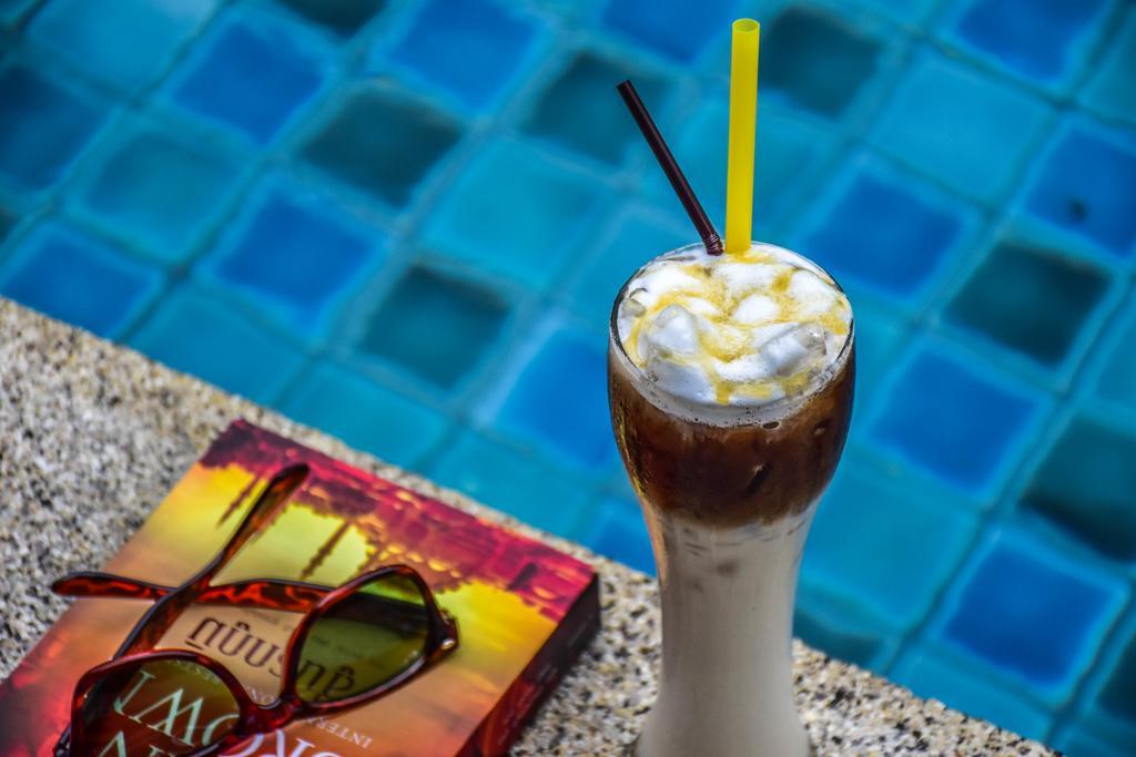 Ocean And Ole Patong Hotel Bagian luar foto