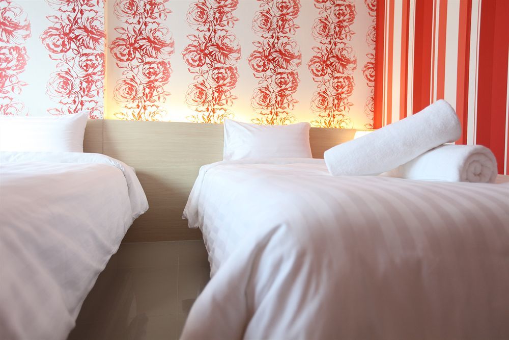 Ocean And Ole Patong Hotel Bagian luar foto