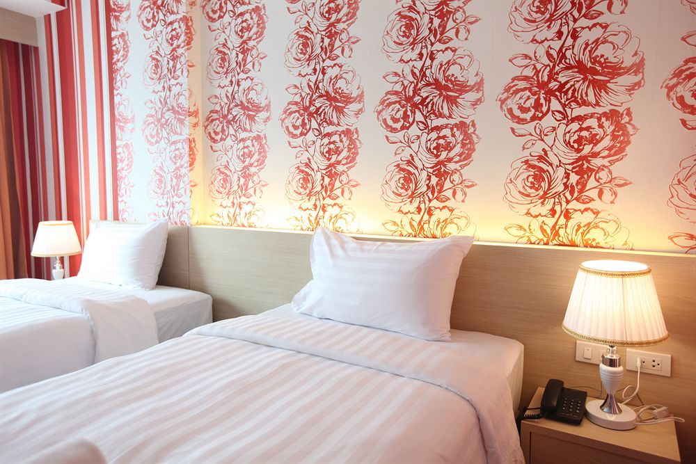 Ocean And Ole Patong Hotel Bagian luar foto