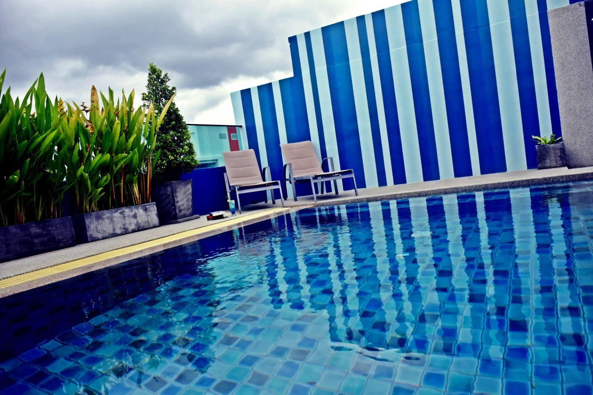Ocean And Ole Patong Hotel Bagian luar foto