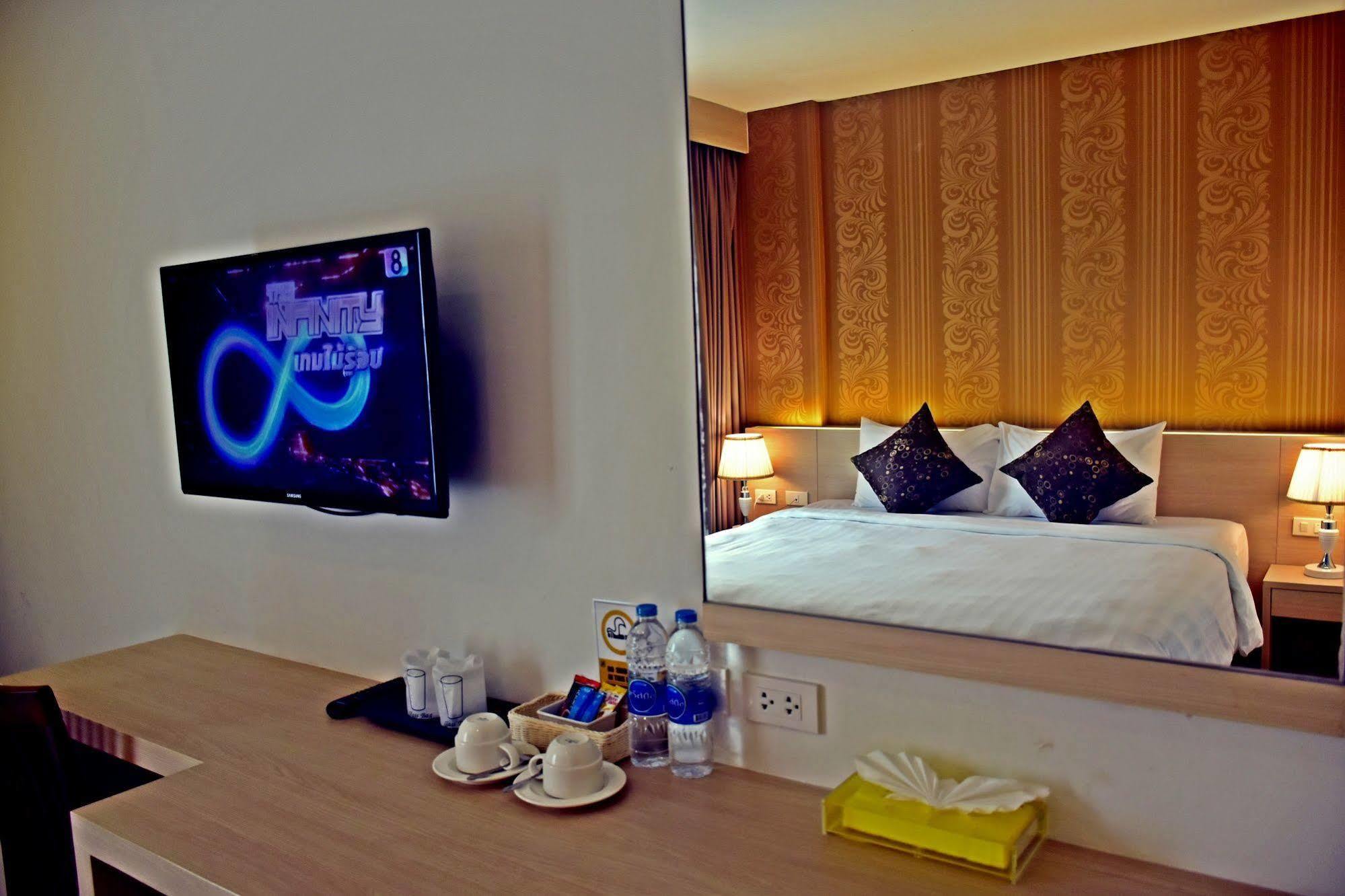 Ocean And Ole Patong Hotel Bagian luar foto
