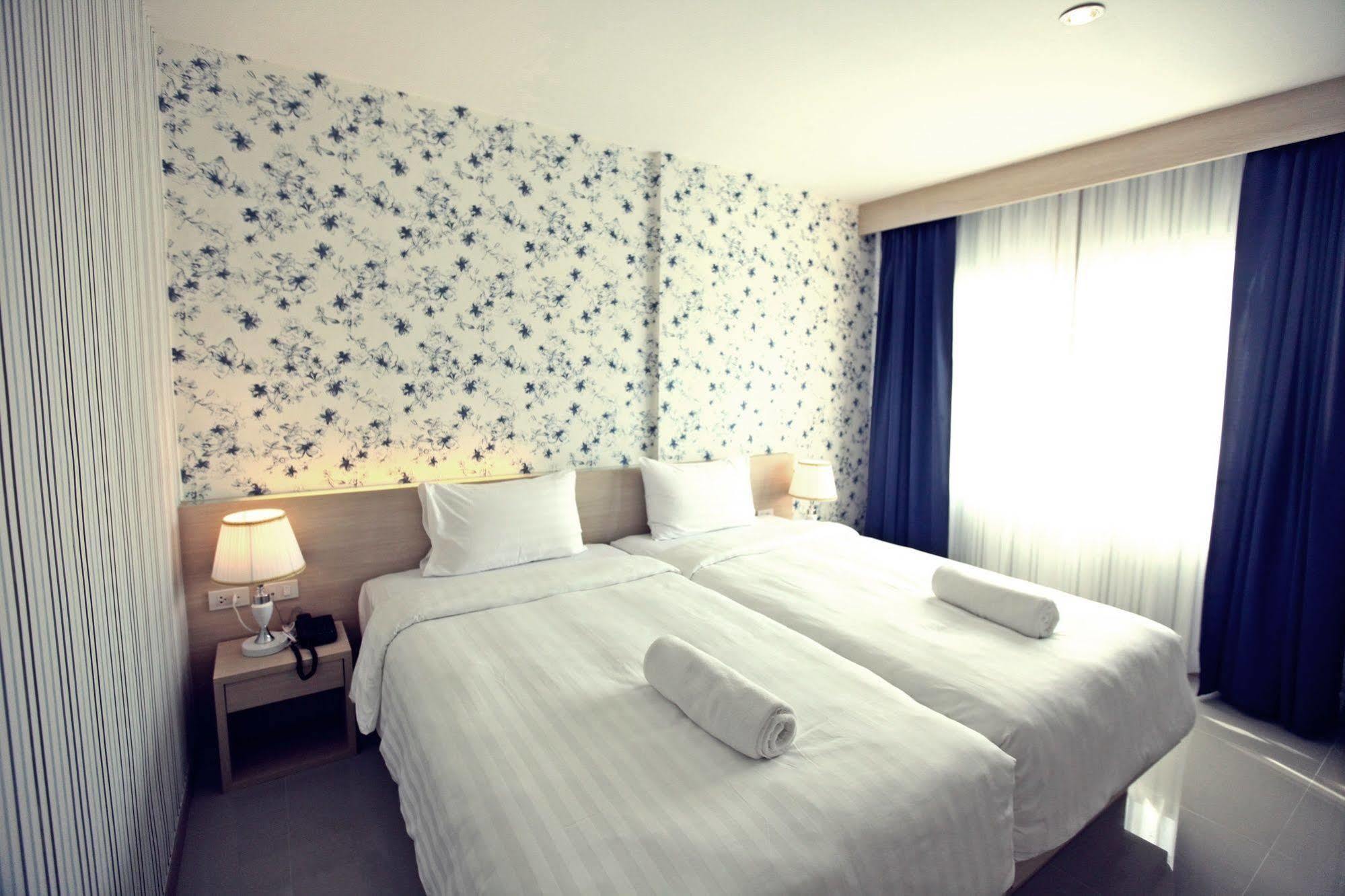 Ocean And Ole Patong Hotel Bagian luar foto