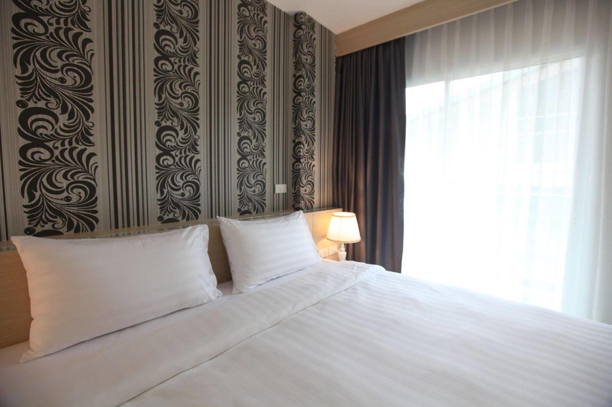 Ocean And Ole Patong Hotel Bagian luar foto