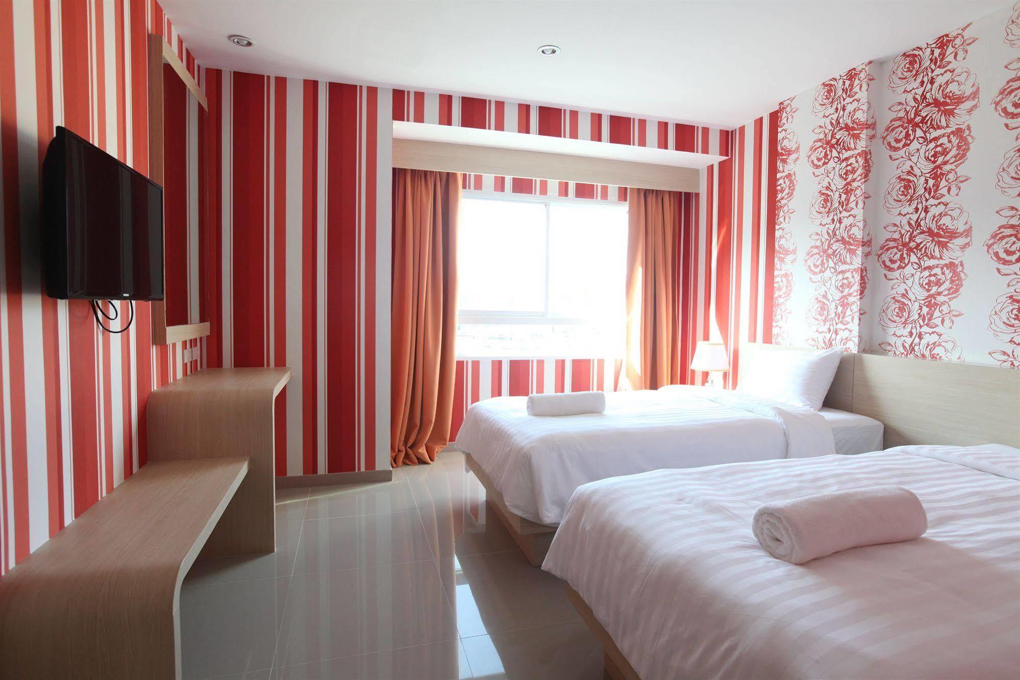 Ocean And Ole Patong Hotel Bagian luar foto